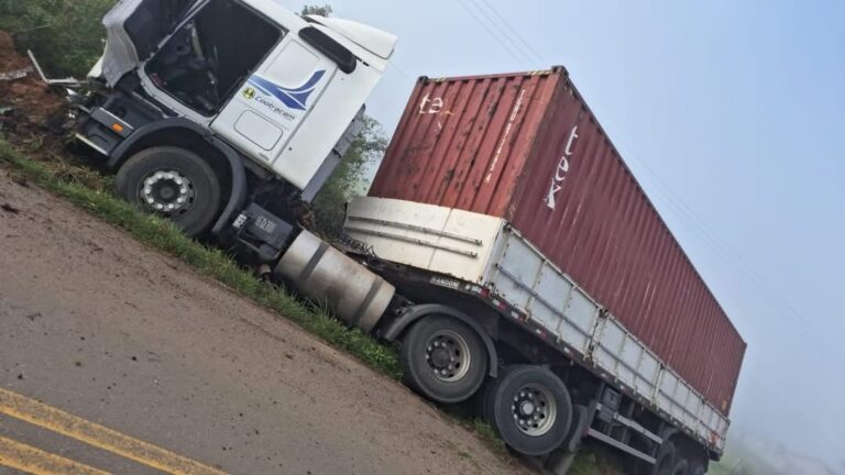 Acidente de Caminhão na ERS-149: Motorista escapa ileso.