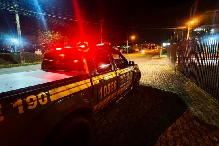 Mulher é presa por agredir o filho de 11 anos em Santa Maria