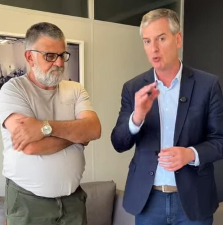 Vereador Clécio Pigatto celebra novos recursos em encontro com o deputado e secretário da Cultura Eduardo Loureiro.