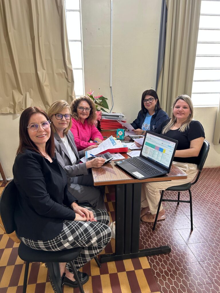 Comissão de Avaliação de professores realiza reunião