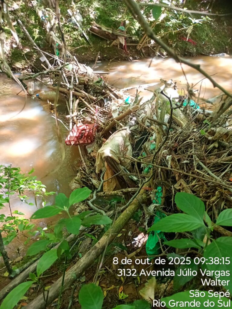 Limpeza no Lajeado do Moinho