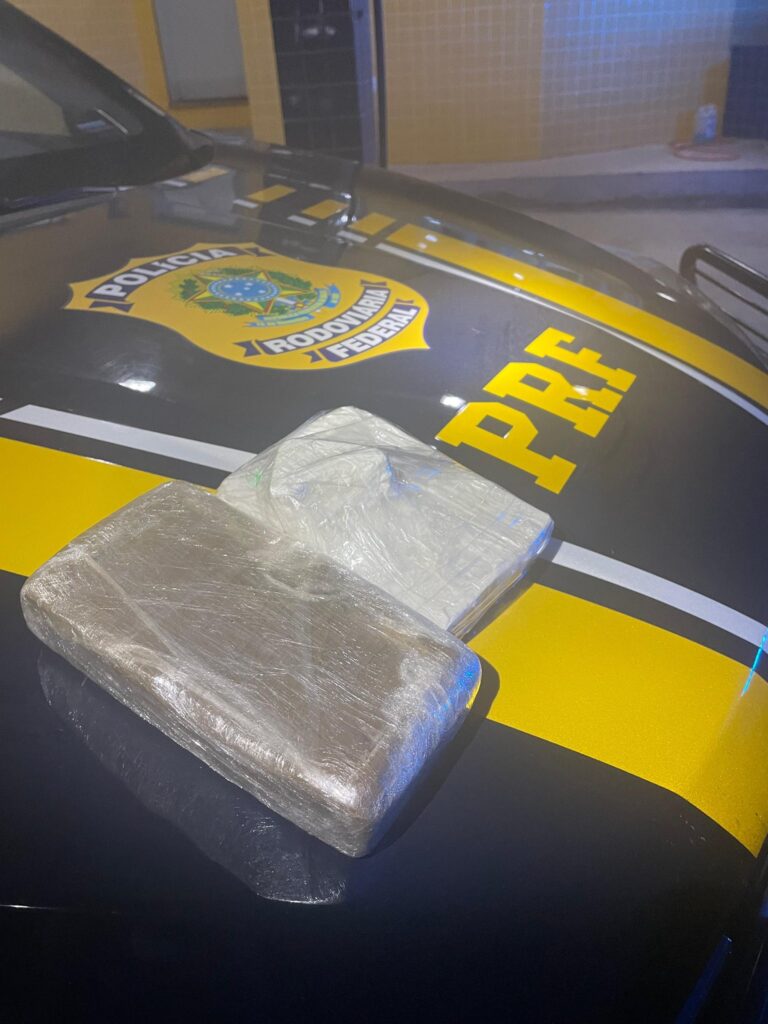 PRF prende traficante com crack e cocaína em Caçapava do Sul.