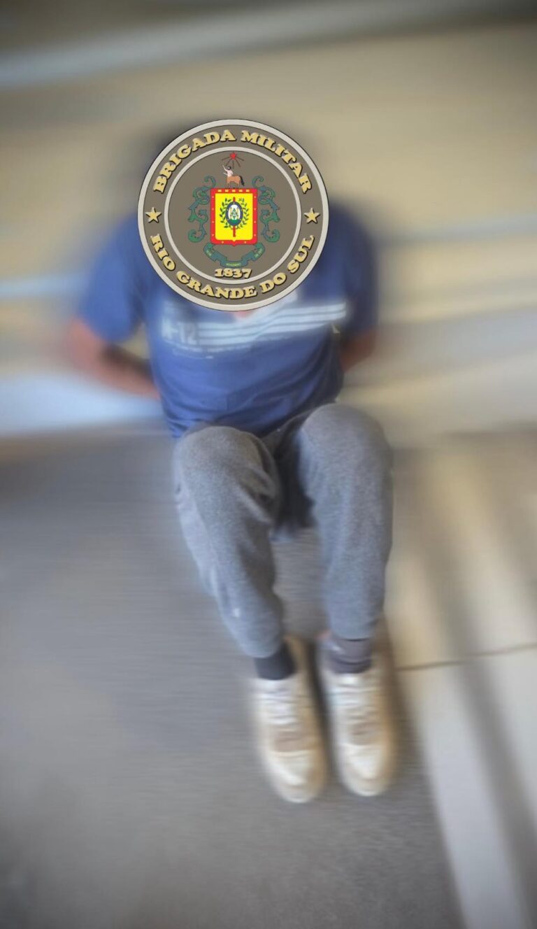 Brigada Militar prende homem por importunação na Praça das Mercês.