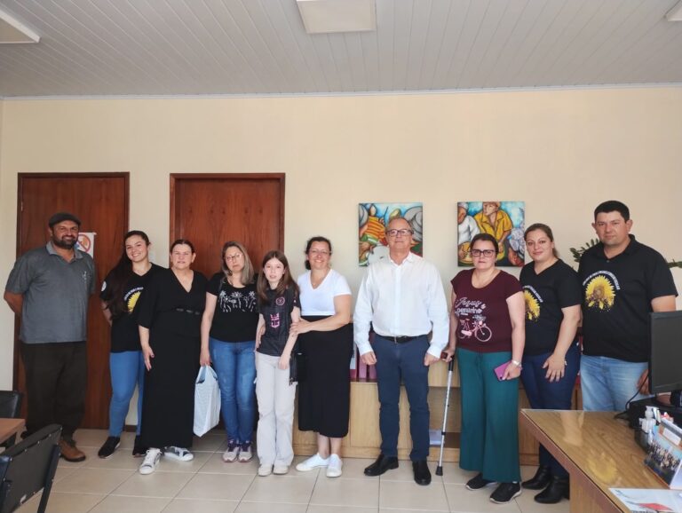 CPM e Conselho Escolar da Escola Coronel Chananeco visitam a Prefeitura