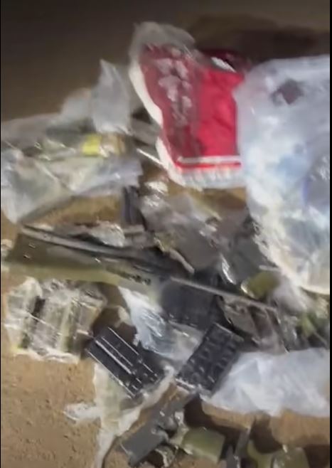 POLÍCIA CIVIL DE SANTA MARIA PRENDE EM FLAGRANTE INDIVÍDUO PELO CRIME DE PORTE ILEGAL DE ARMA DE FOGO DE USO RESTRITO E APREENDE 05 FUZIS CAL. 7.62.