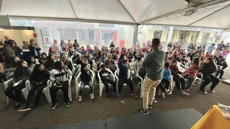 33ª Feira do Livro encerra neste sábado com programação cultural e shows musicais.