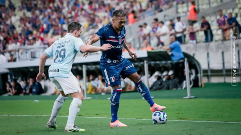 Fortaleza e Grêmio empataram por 2 a 2 neste domingo (9), na Arena Castelão.