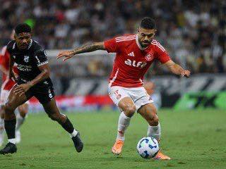 Inter sofre, mas vence o Ceará por 2 a 1 e se afasta da zona de rebaixamento