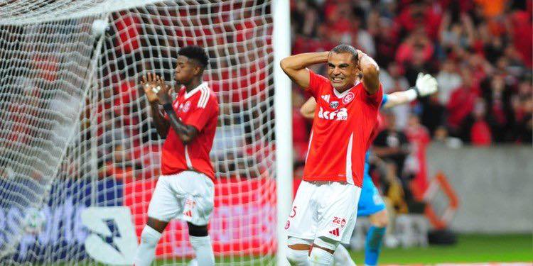 Inter empilha gols perdidos, e Santos busca empate com dedo de Vojvoda.