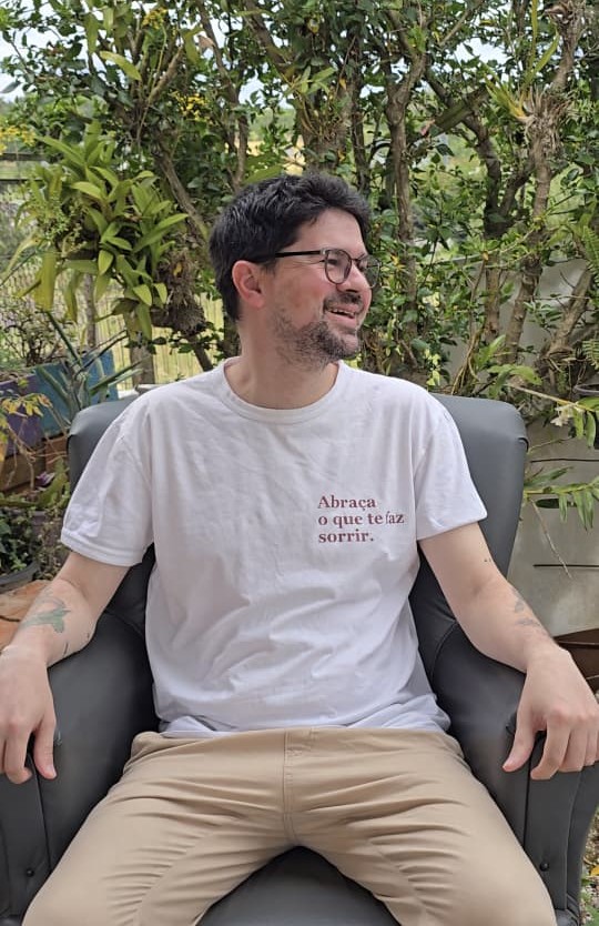 Cantor sepeense Márcio Vaz lança nova música “Sofá”, disponível em todas as plataformas.