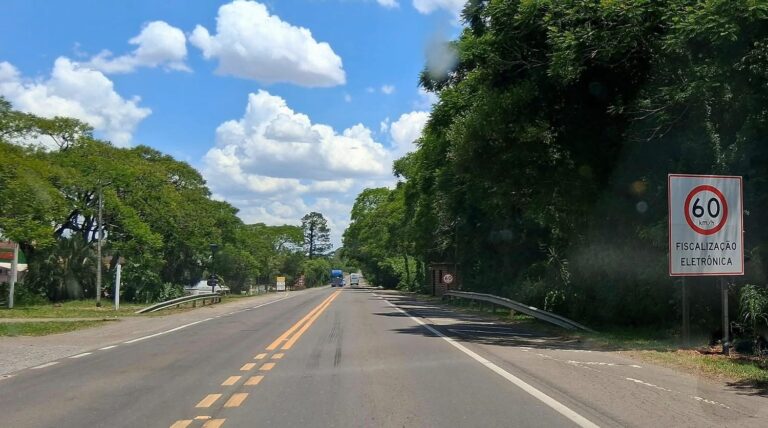 Novos controladores de velocidade são instalados na BR-392, em Vila Block