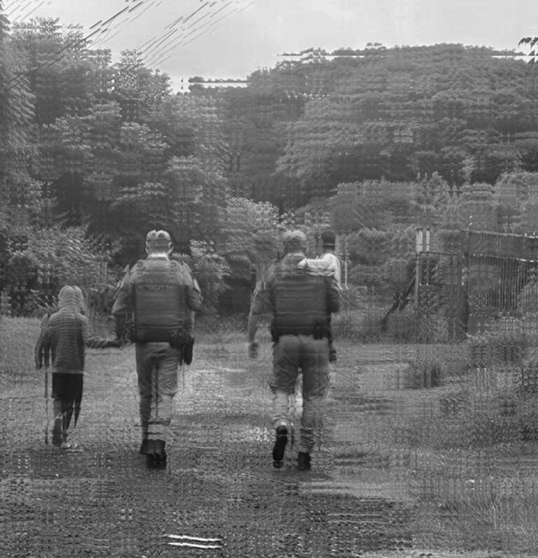 Quatro crianças, com idades de 4, 7, 9 e 13 anos, em situação de abandono foram resgatadas pela Brigada Militar, em Santa Maria.