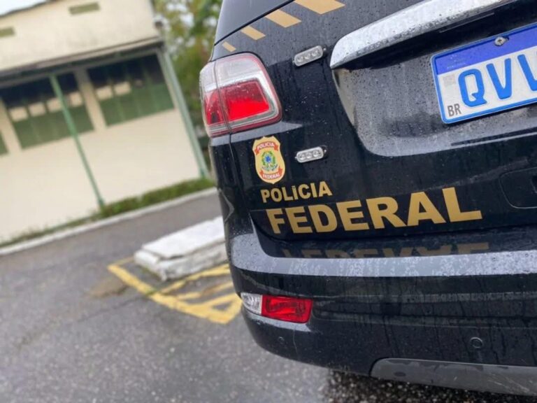 Polícia Federal cumpre mandado de busca e apreensão em Santa Maria.
