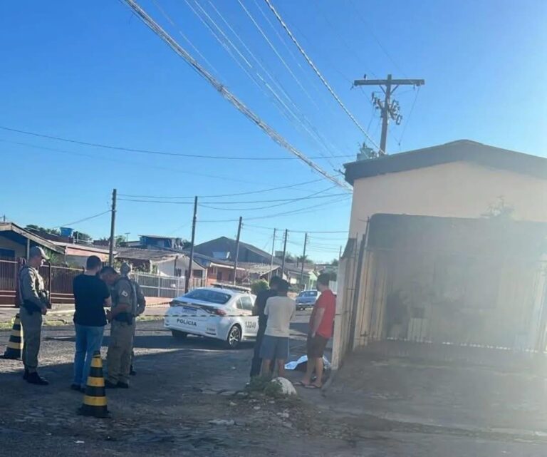 Homem de 35 anos avança com martelo para cima de guarnição e é morto a tiros pela BM em Santa Maria.