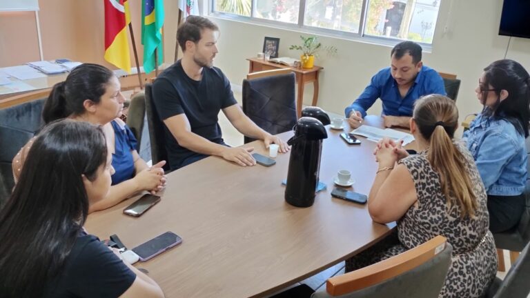 Auxílio Transporte Universitário é pauta de reunião com estudantes e gestão municipal
