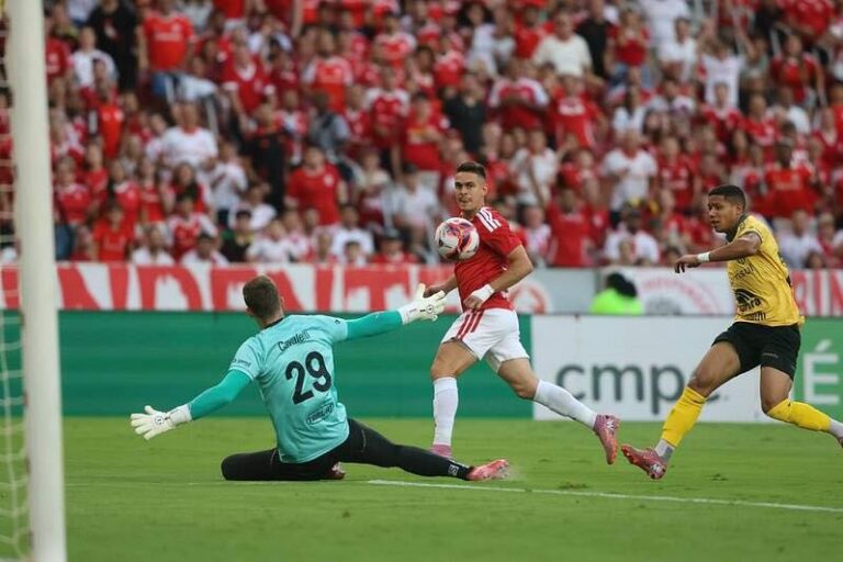 Em casa, Inter goleia o Ypiranga por 4 a 0 e garante vaga na final do Gauchão