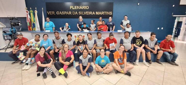 Alunos da APAE visitam a Câmara de Vereadores de São Sepé em celebração ao Dia Internacional da Síndrome de Down