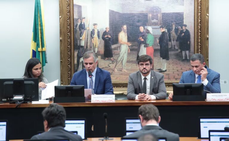 Comissão da Câmara dos Deputados adia votação de proposta que reduz a maioridade penal no Brasil