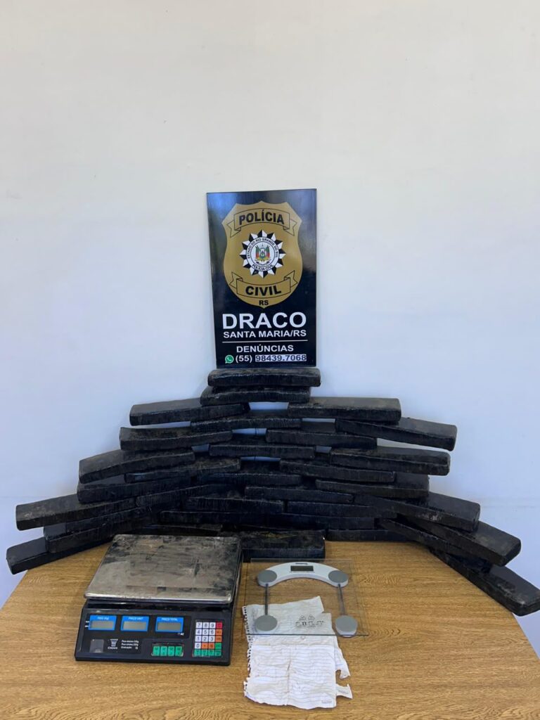 DRACO de Santa Maria apreende mais de 30 quilos de maconha e prende suspeito de abastecer o tráfico na região.