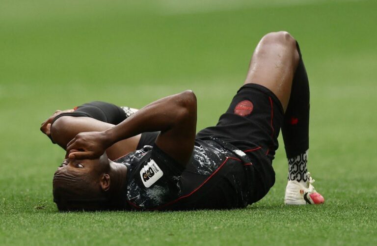 Cena forte na Copa: jogador do Canadá quebra a perna contra o Catar