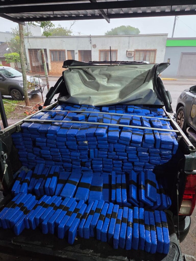 DRACO e PRF apreendem 625,4 quilos de maconha, dois carros e prendem dois homens em flagrante em São Luiz Gonzaga.