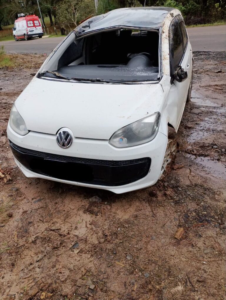 Capotamento na VRS-808 mobiliza Bombeiros e SAMU em Formigueiro