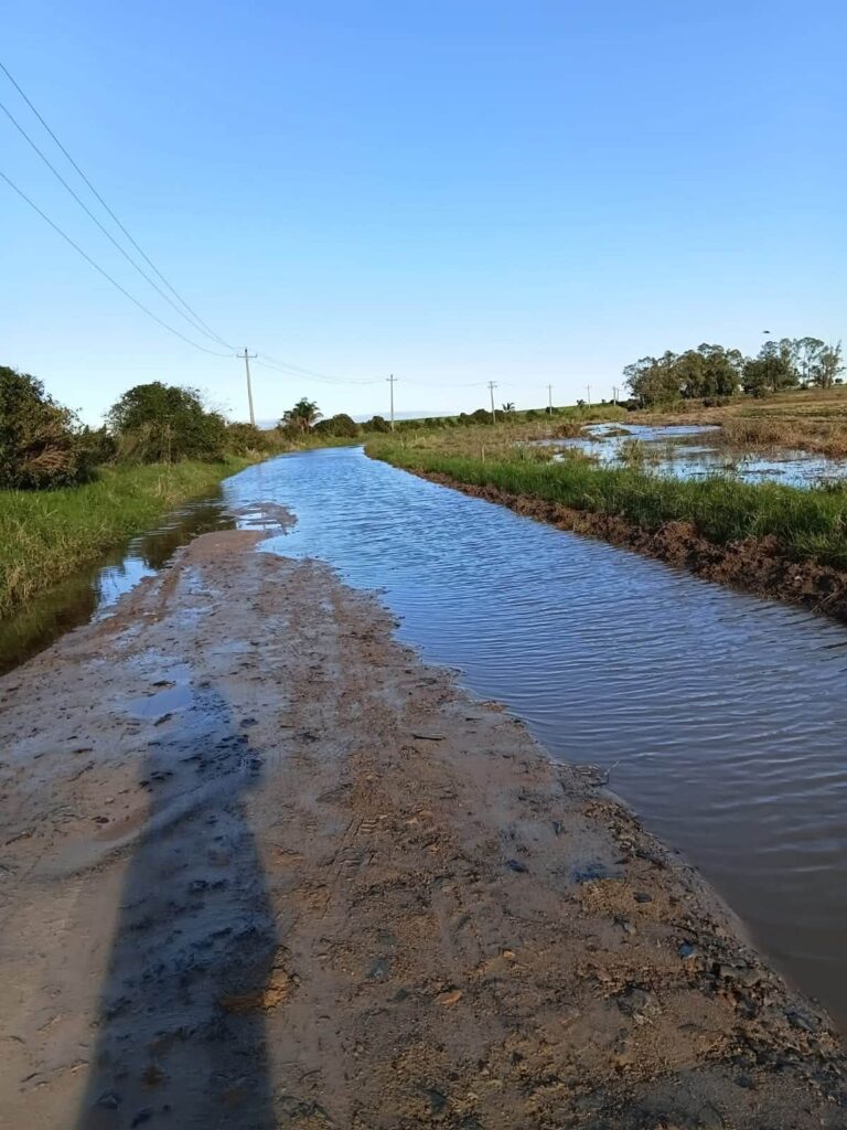 Estrada da localidade do Bujuru em São Sepé, é interrompida após danos causados pelas fortes chuvas