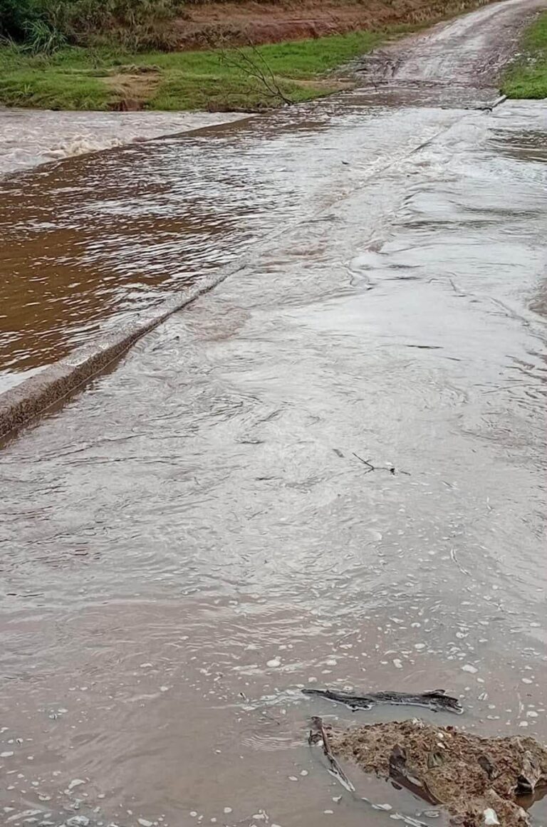 Ponte localizada no Bairro São Cristóvão está com o trânsito interrompido