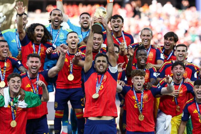 Na prorrogação, Espanha faz 1 a 0 e conquista bicampeonato na Copa do Mundo.
