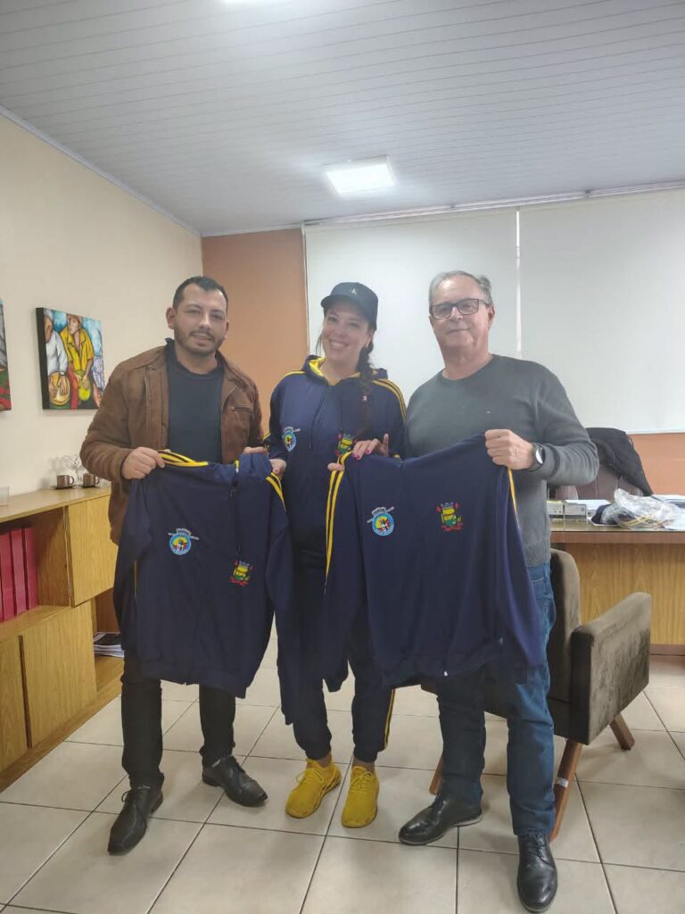 Projeto Gol de Esperança recebe novos uniformes para as atividades esportivas em São Sepé