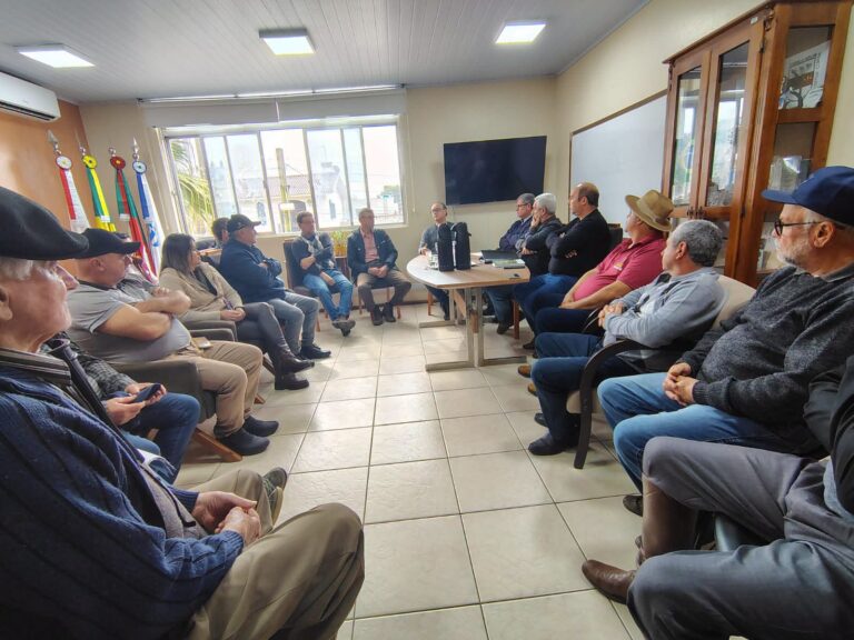 Prefeito Marcelo Ellwanger participa de reunião com presidentes das associações rurais para tratar de demandas do setor