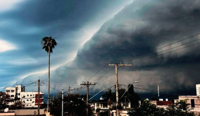 ciclone-extratropical-deve-trazer-chuvas-intensas-e-ventos-de-100-kmh