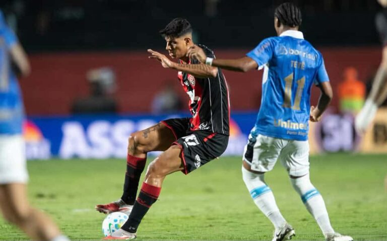 Grêmio perde para o Vitória no Barradão.