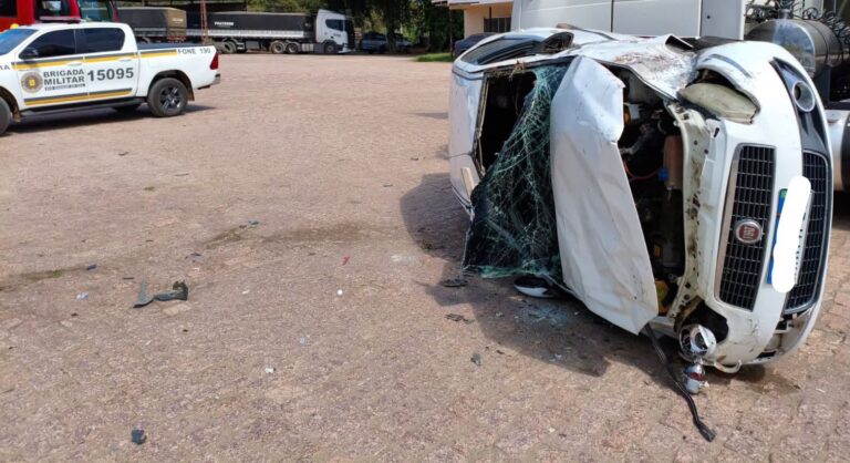 Acidente entre carro e caminhão deixa uma pessoa ferida na BR-392, em São Sepé