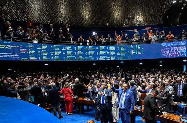 Senado aprova fim da escala 6×1 e redução da jornada de trabalho